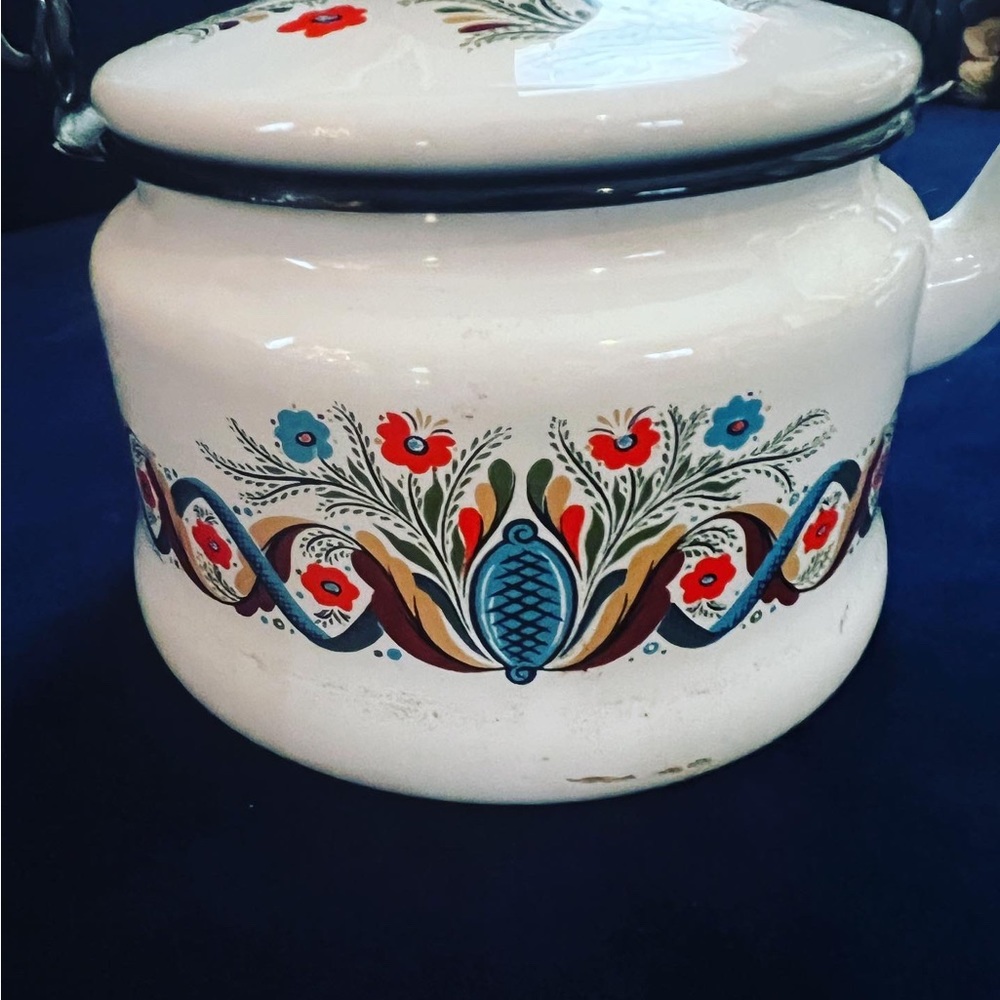 VINTAGE 1960’s BOHO METAL TEA FLORAL KETTLE 
8 inch x 6 inches - Picture 4 of 7